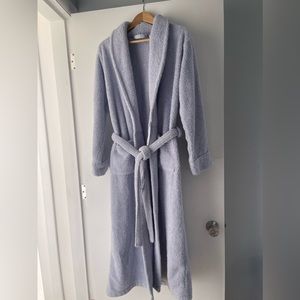 LL Bean light blue robe in excellent condition. Soft and fluffy.